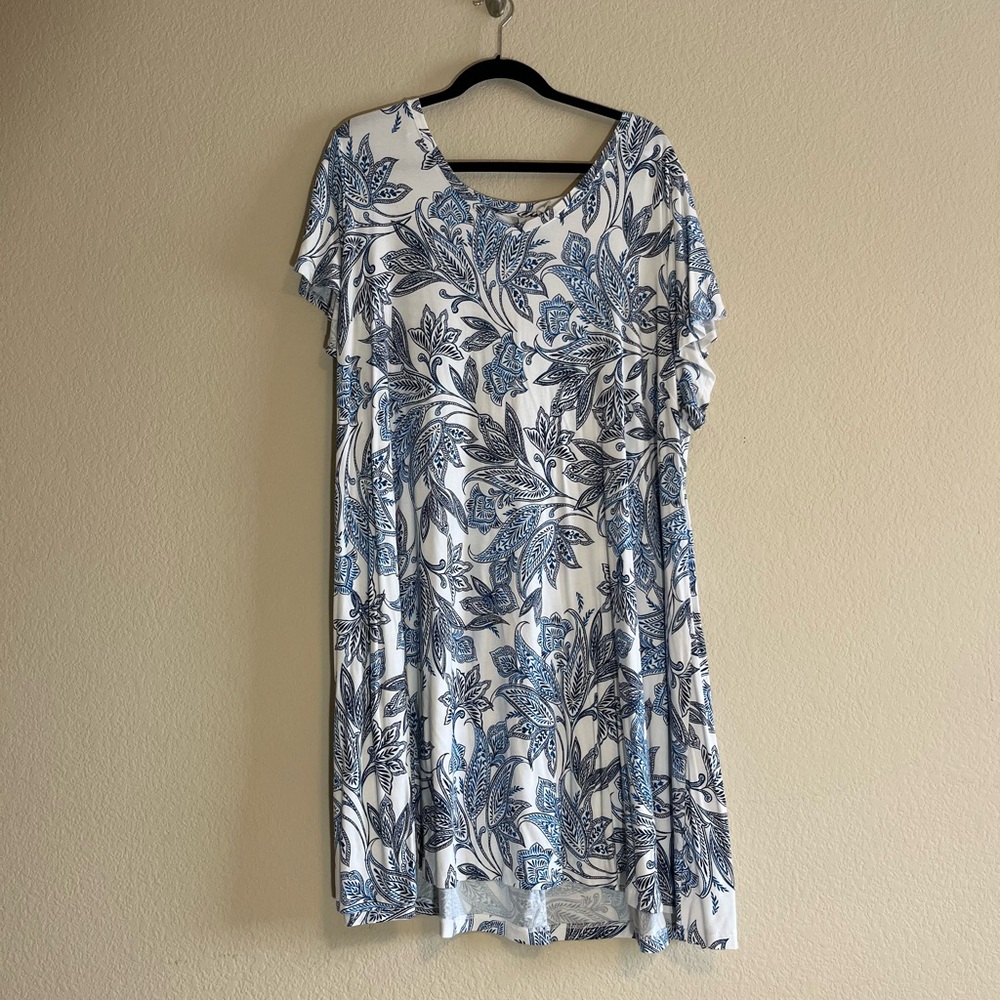 joie Dress 3X White, Navy, and Blue Floral Design, V-Neck, Small Sleeves,